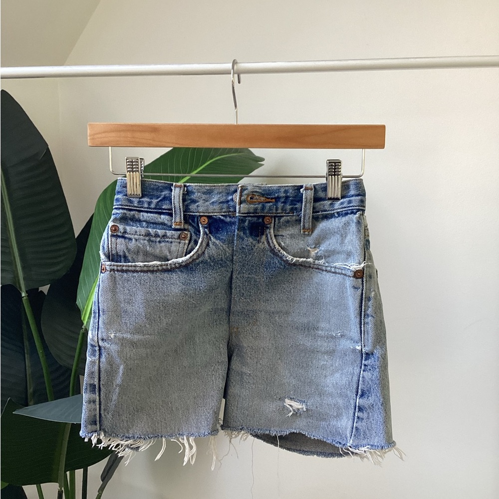 Levi’s denim shorts.